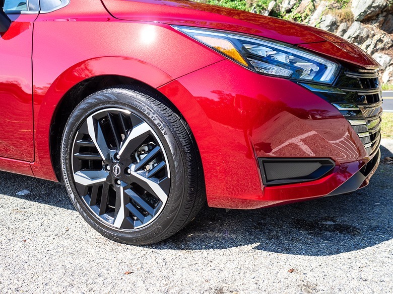 2023 Nissan Versa SR front end profile