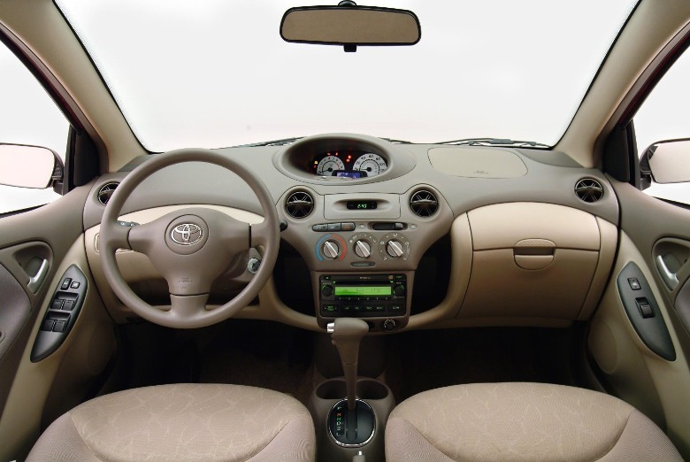 2003 to 2005 Toyota Echo interior