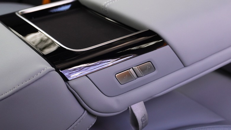 Seat recline buttons