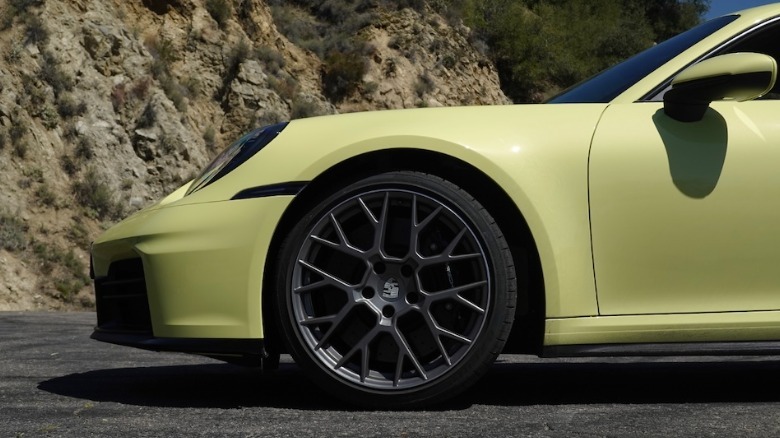 911 Carrera S front wheel