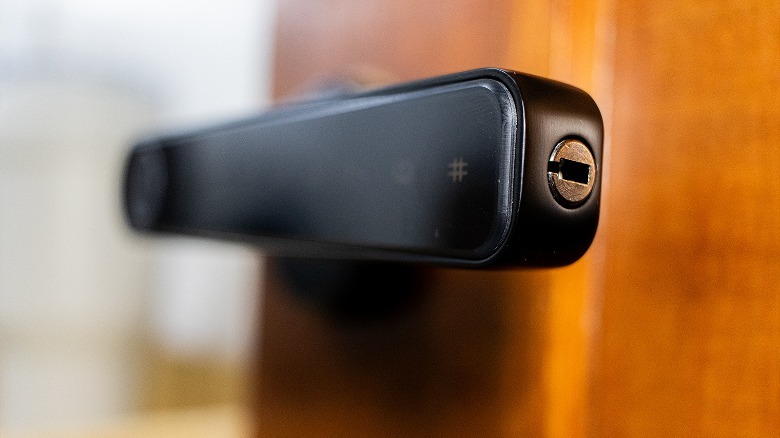 Ironzon F190 Smart Door Lock keyhole