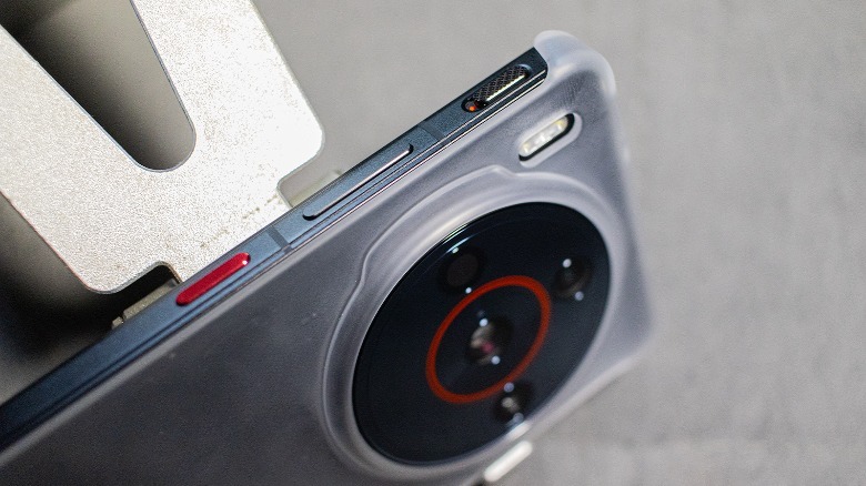 nubia Z60S Pro buttons