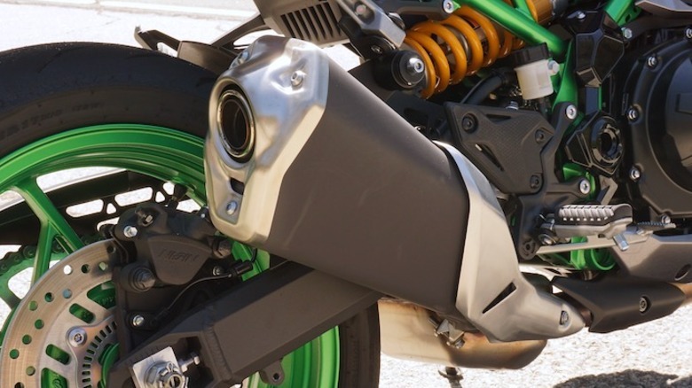 2025 Kawasaki Z900 SE exhaust