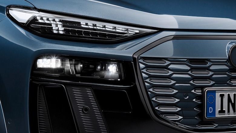 2025 Audi Q6 matrix LED headlamps