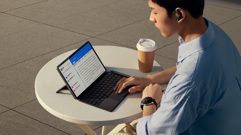 Man using the Vivo Tab