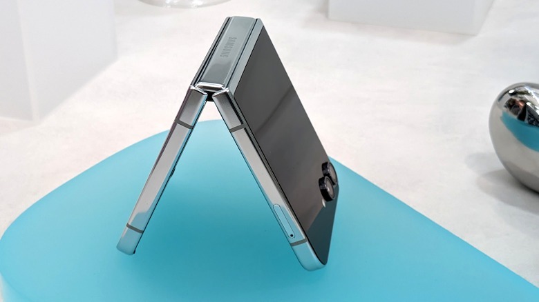 Flip 5 unfolded standing