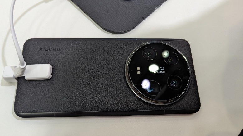 Xiaomi 14 Ultra camera bump