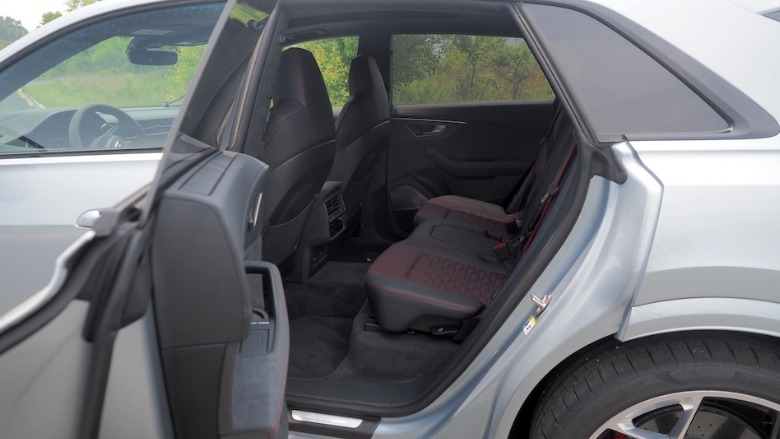 RS Q8 Performance rear cabin