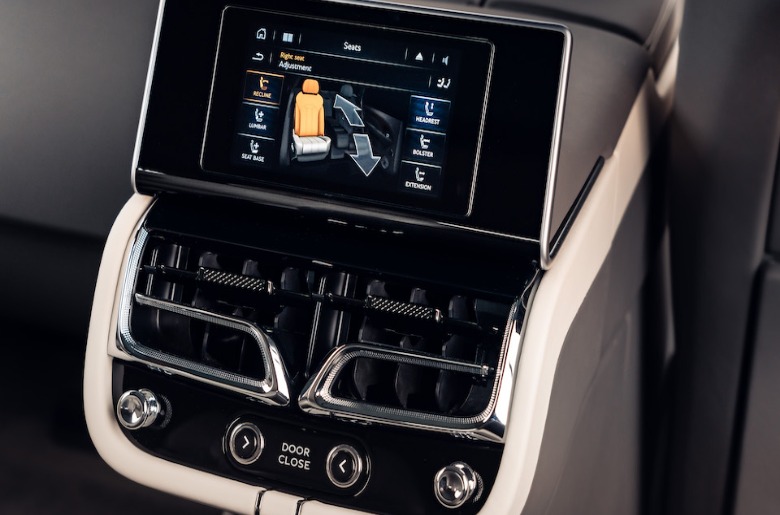 Bentayga EWB seat controls