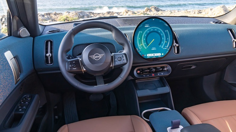 2025 Mini Countryman SE ALL4 interior dashboard