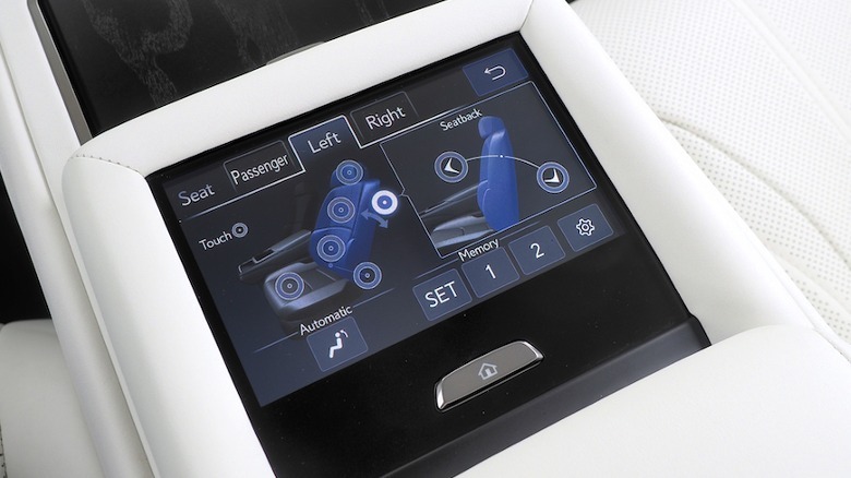 2024 Lexus LS 500 rear seat controls