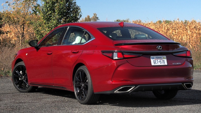 2025 ES rear three-quarter view