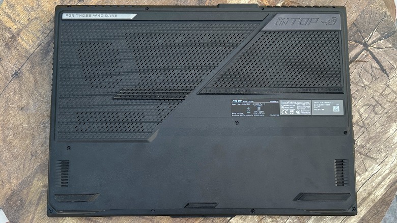 Asus ROG Strix Scar rear