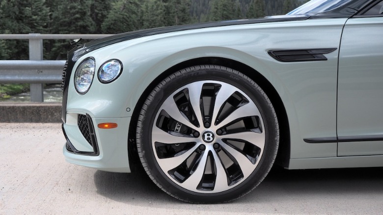 2026 Flying Spur front wheel