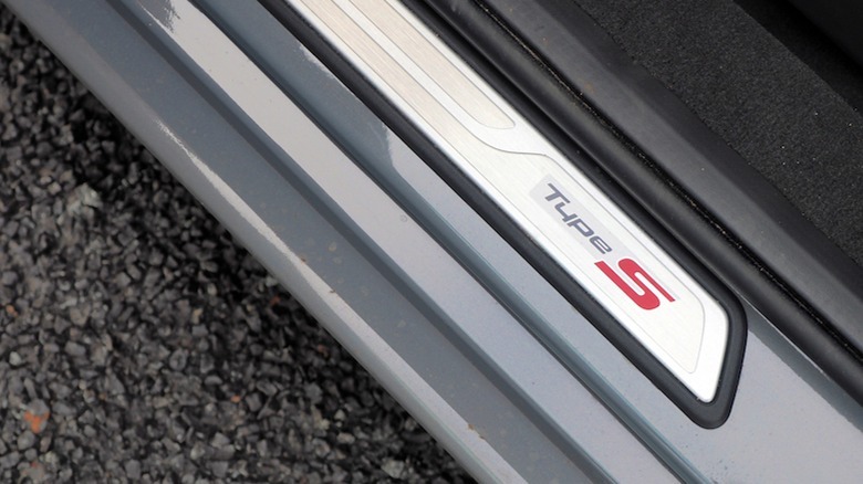 Type S doorsill logo