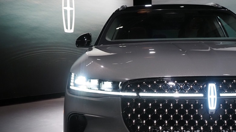 Lincoln illuminated badge