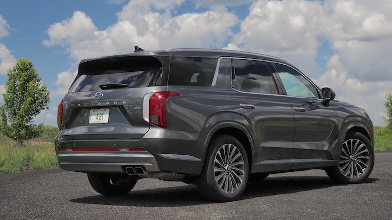 2024 Palisade Calligraphy rear 3/4