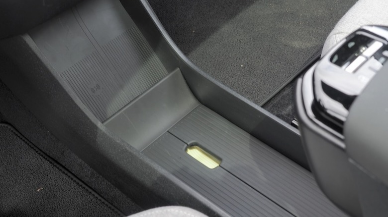 Center storage and wireless charging