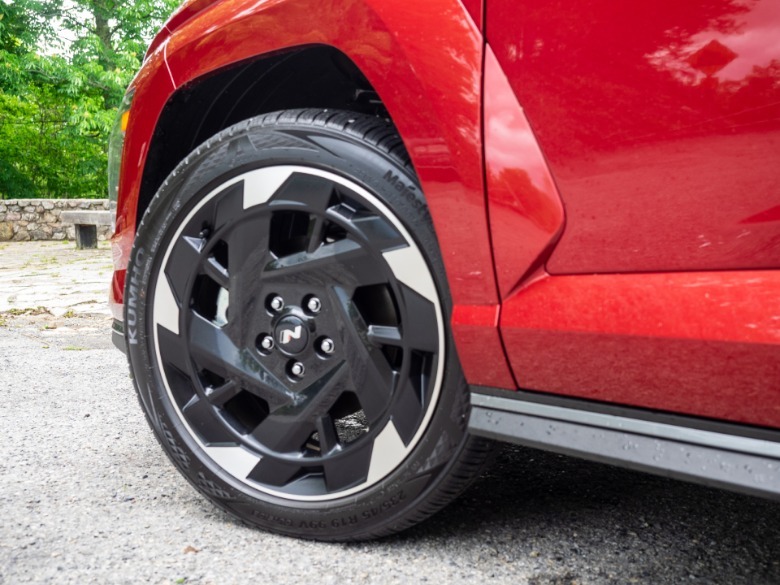 2025 Kona Electric N Line left front alloy wheel