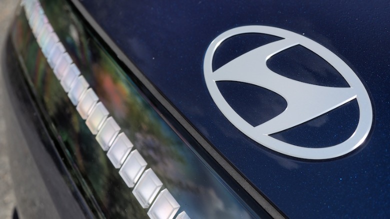 Hyundai badge detail