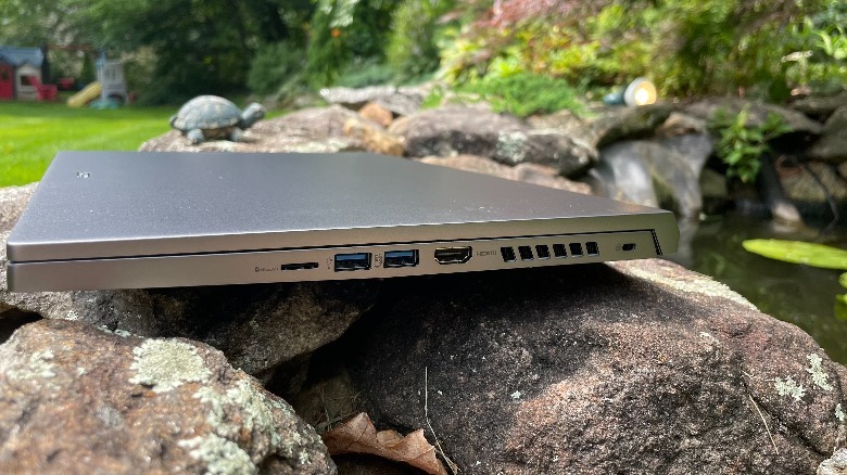 Acer Swift X 16 (SFX16-61G) right side ports