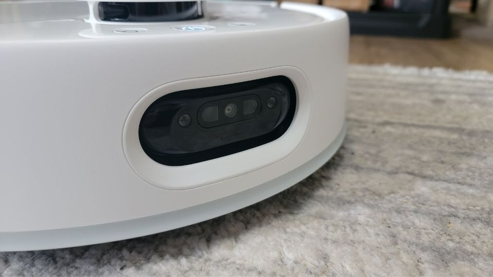closeup of switchbot s10 camera and lights