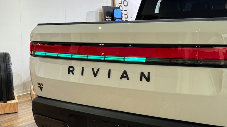 Light bar charging status