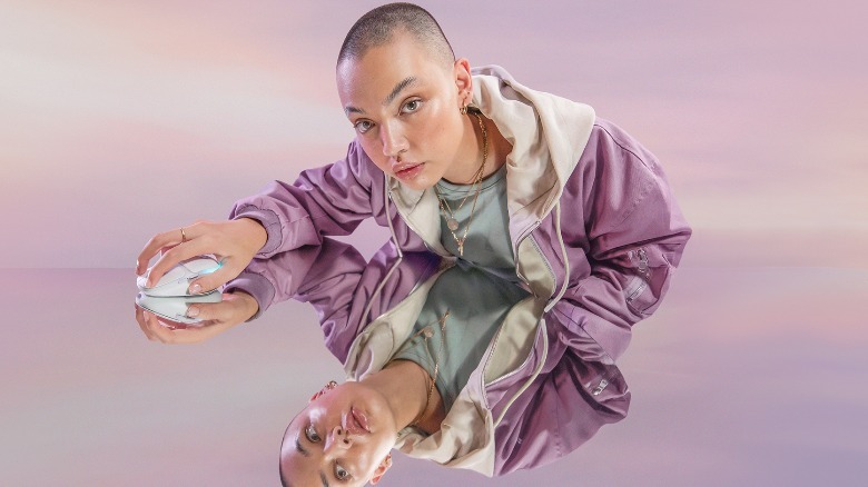 Woman using Logitech G705 mouse.