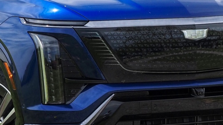 Vistiq front grille details