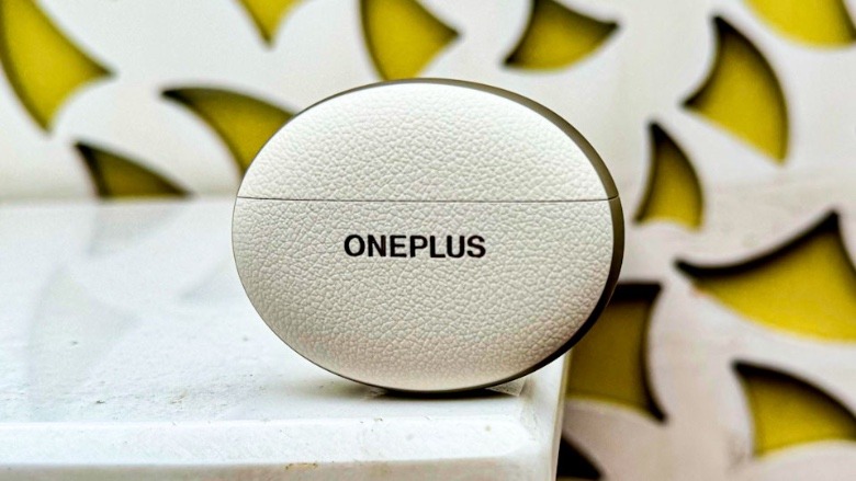 OnePlus Buds Pro 3 earbuds.