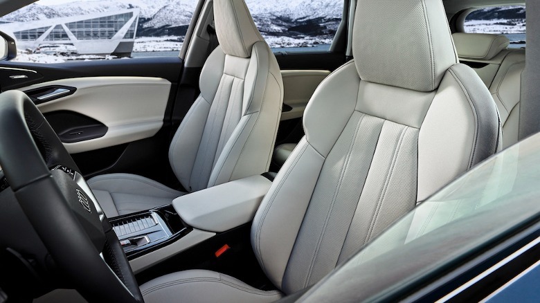 Q6 e-tron front seats