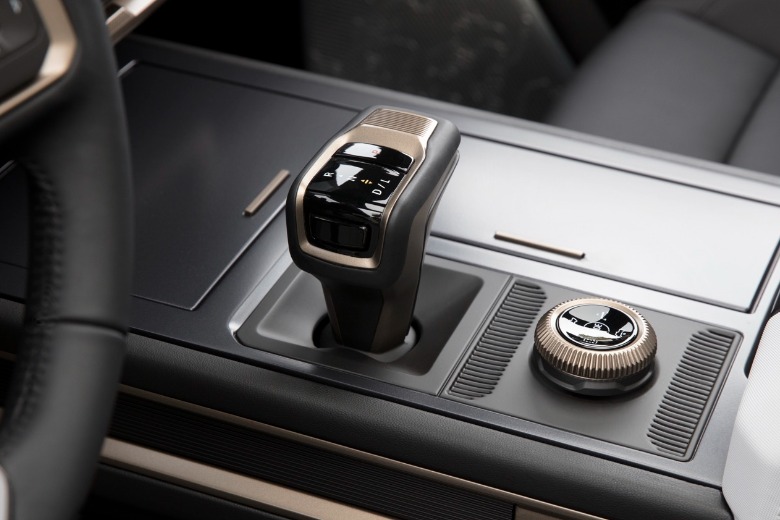 2022 GMC Hummer EV shifter