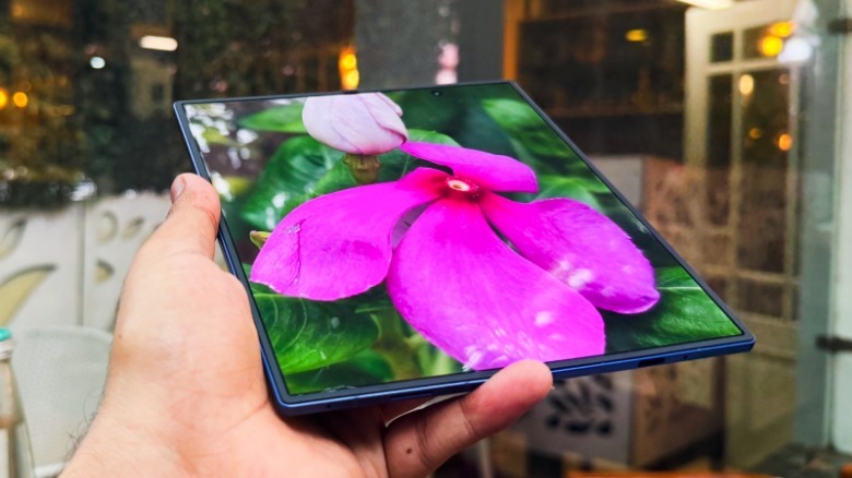 Inner display of Samsung Galaxy Z Fold 7.