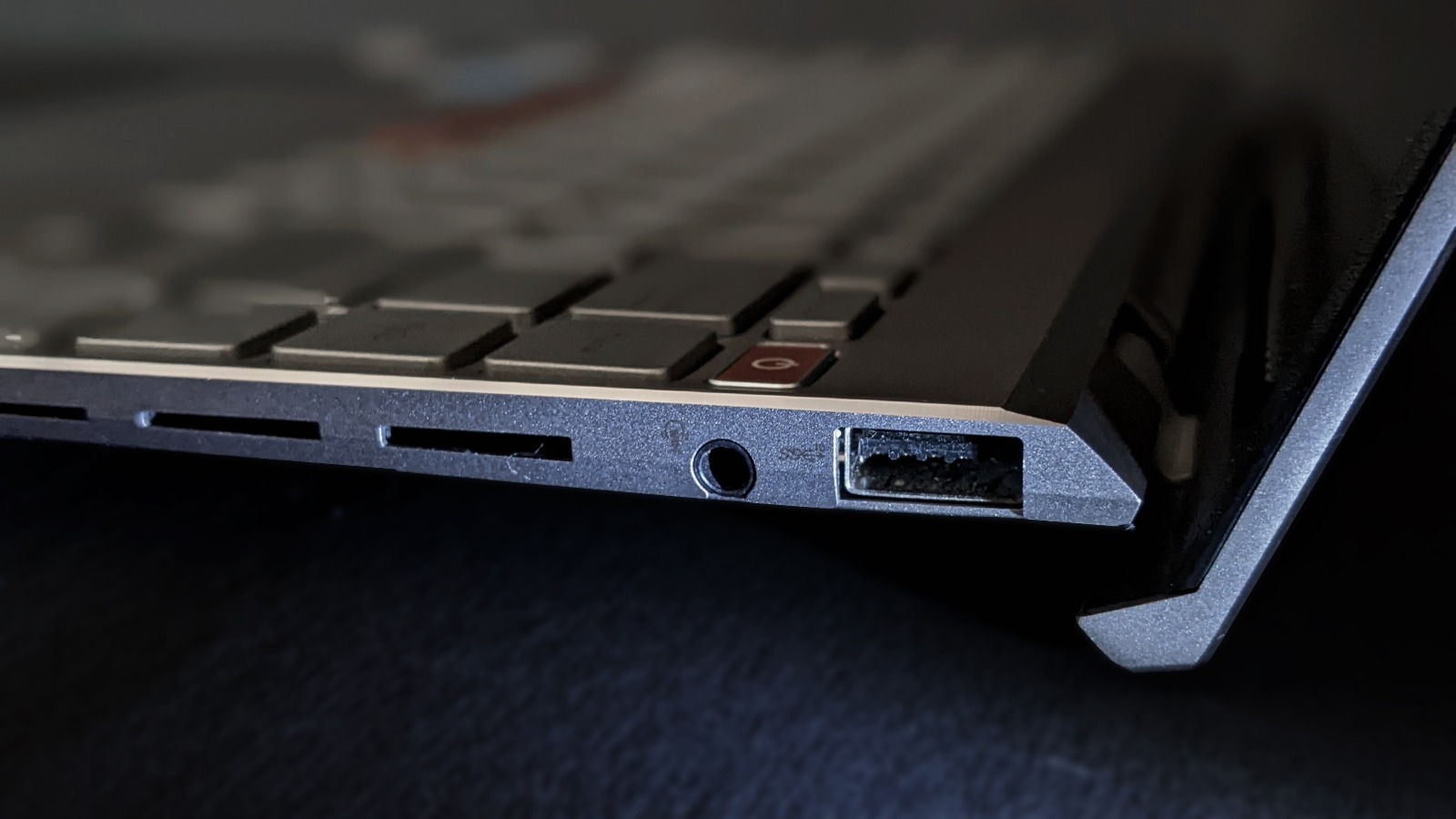 ASUS Zenbook 14X OLED Space Edition USB Type-A 3.2 and 3.5mm headphone jack