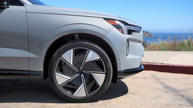 2025 Volvo EX90 front wheel and bumper