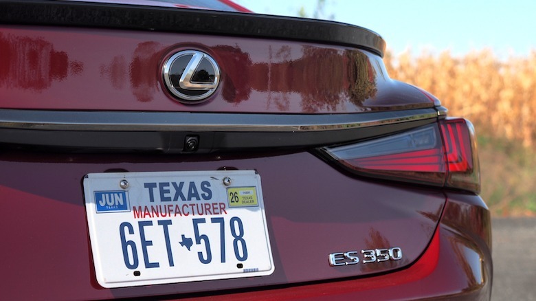 ES 350 rear close-up