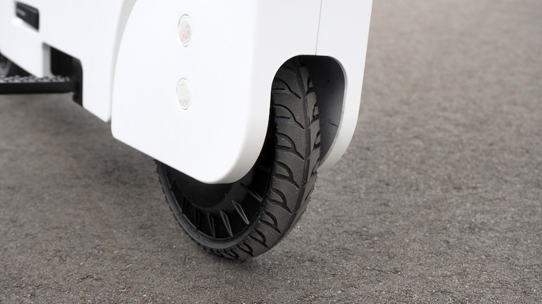 Motocompacto front wheel