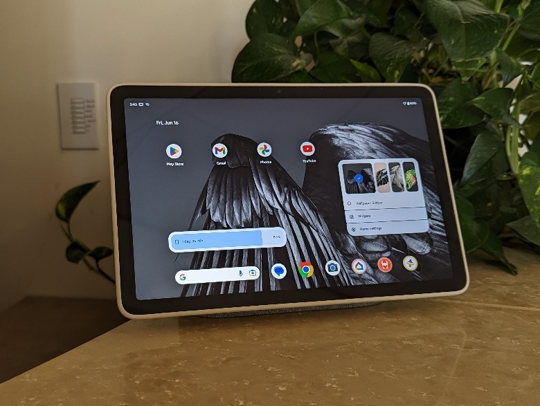 Google Pixel Tablet docked
