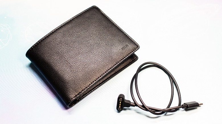 ESR Geo Wallet with Find My with charger