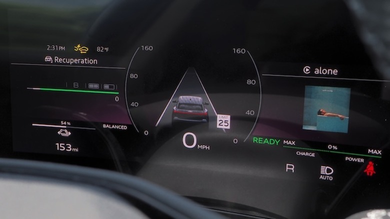 SQ6 e-tron virtual cockpit