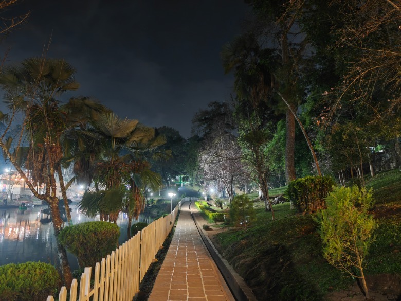 OnePlus 15 night sight sample.