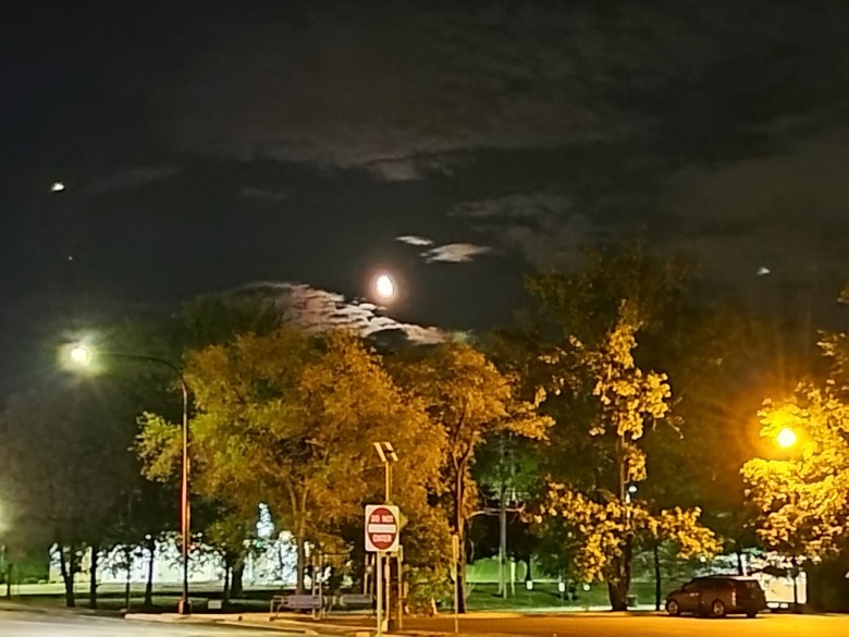 Nord N30 Camera Night 3X zoom