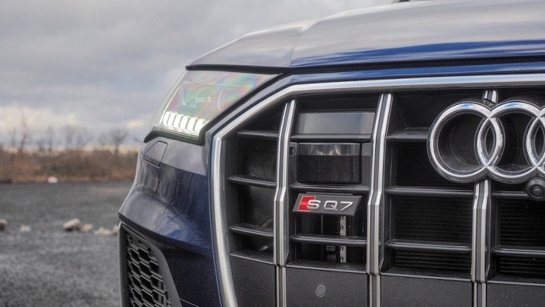 Audi SQ7 grille and headlamp