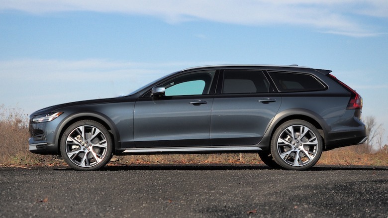 V90 Cross Country profile