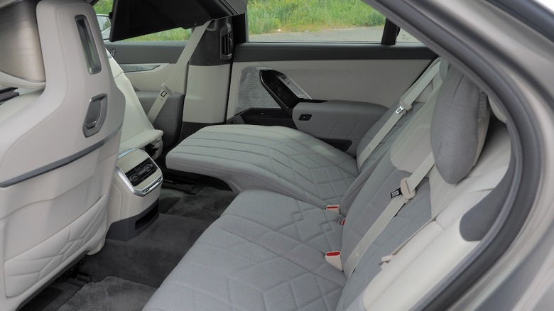 i7 rear seats