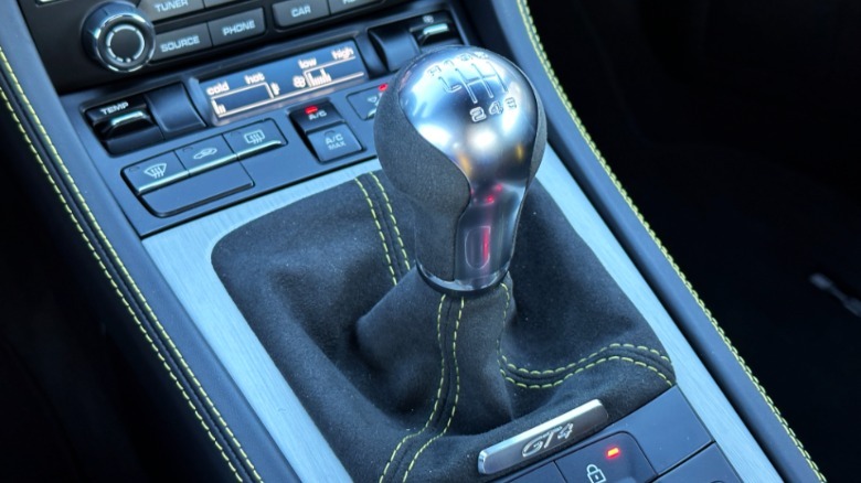 718 Cayman stick shift