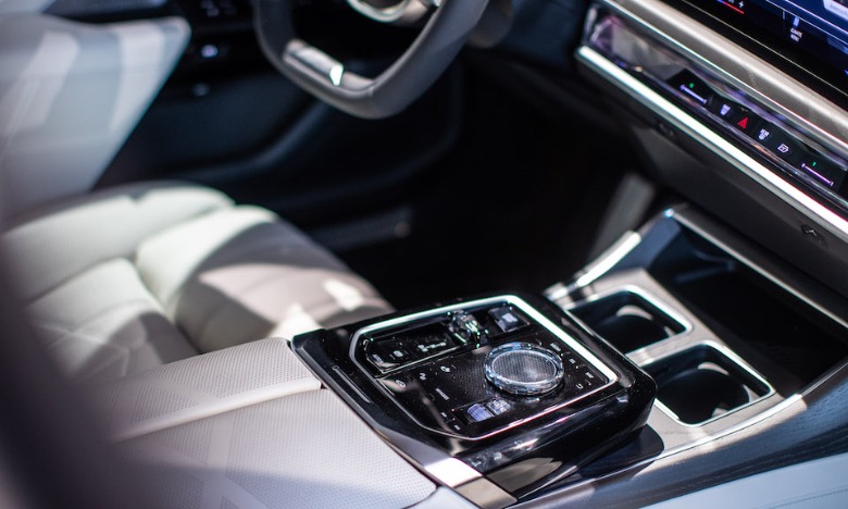 7 Series drive mode controls