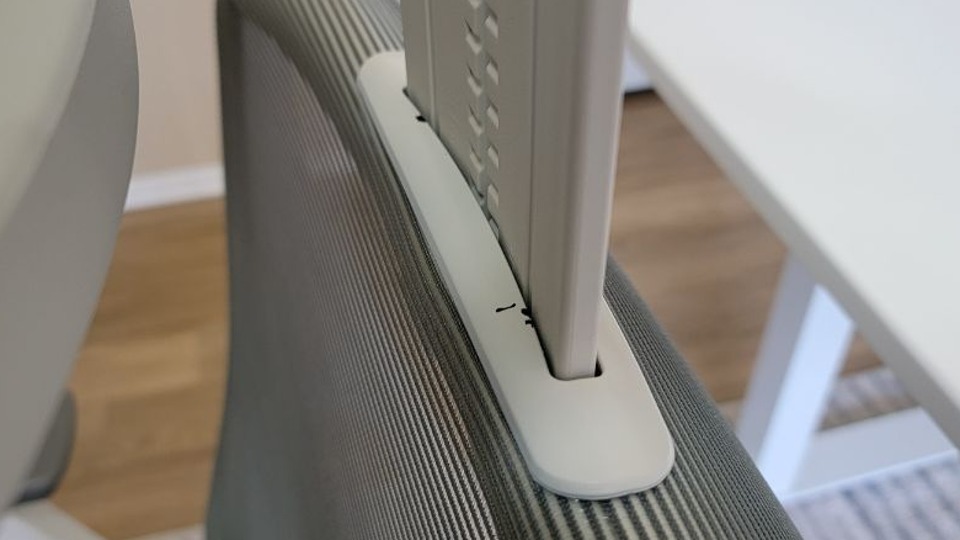 chipped paint on autonomous ergochair curve