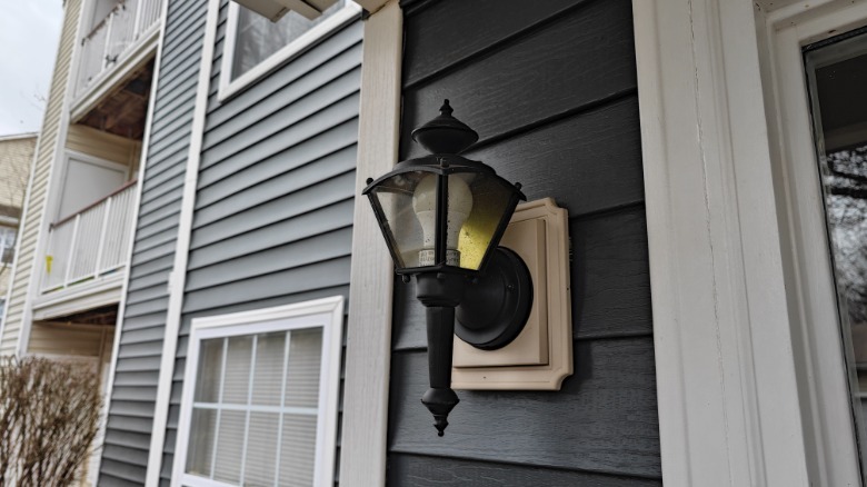 Xiaomi 13 Pro Outdoor Shot of Light