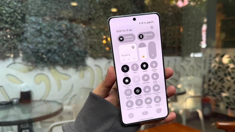 Accessing the notifications shade of the OnePlus 13R